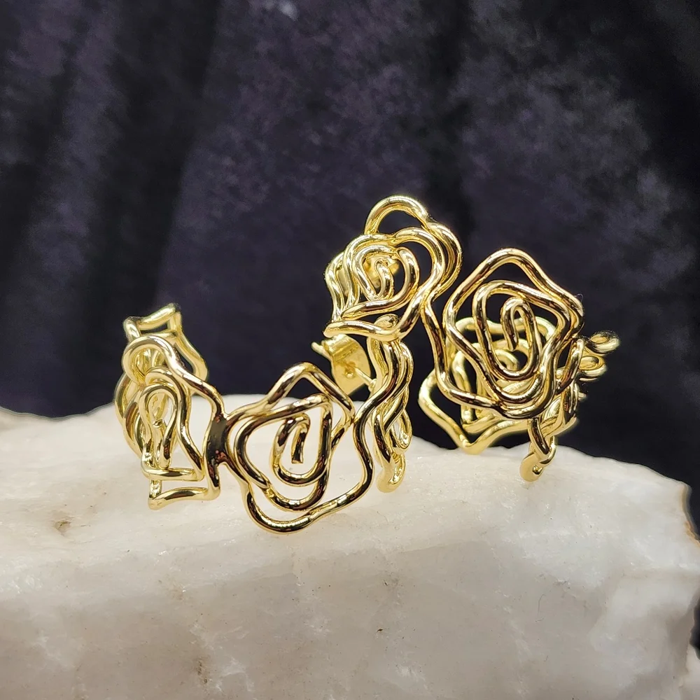 Unique Hoops Rhodium 18 kt Gold Plated Earrings/Studs Floral Design